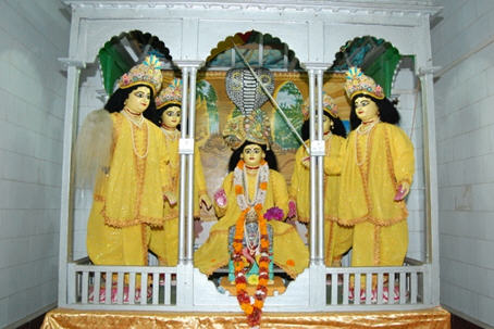 Srivas Angan Main Deities